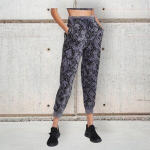 EUC Joy Lab Women's Gray Snake Print Joggers Size Small